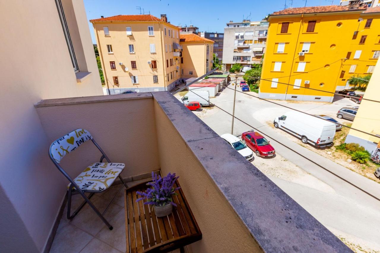 Vale Apartment With Balcony ザダル エクステリア 写真