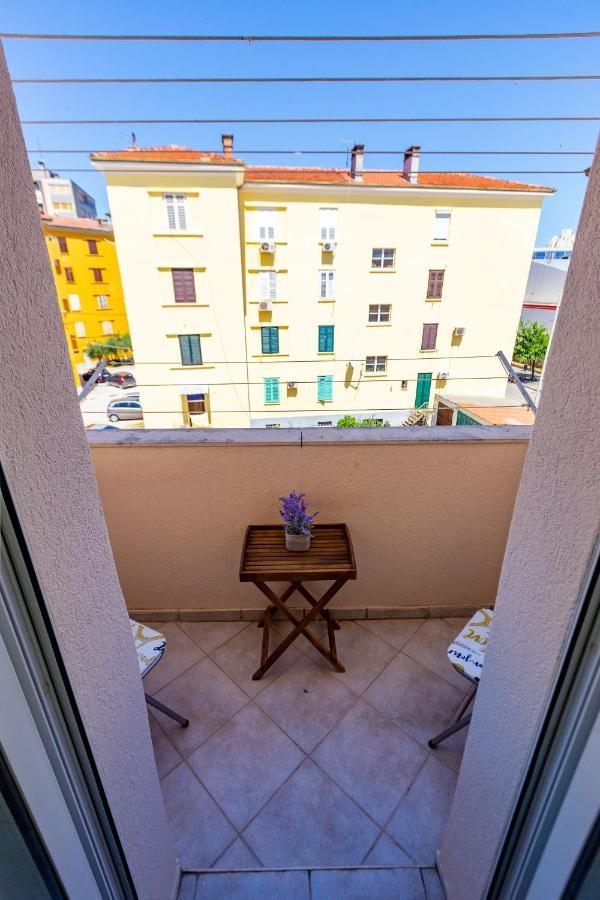 Vale Apartment With Balcony ザダル エクステリア 写真